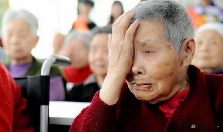 被“困死”在养老院的老人们，揭露当下社会最残酷的真相
 
很多人以为养老院是安享