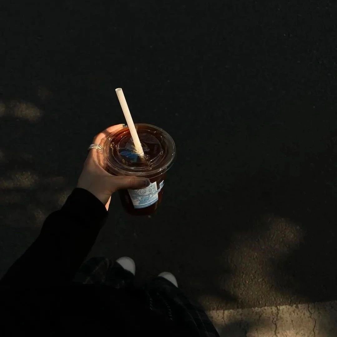 𝔹𝕖 𝕥𝕣𝕦𝕖  ◟💭  发誓谁信啊 喜欢她就给她花钱啊 ​​​