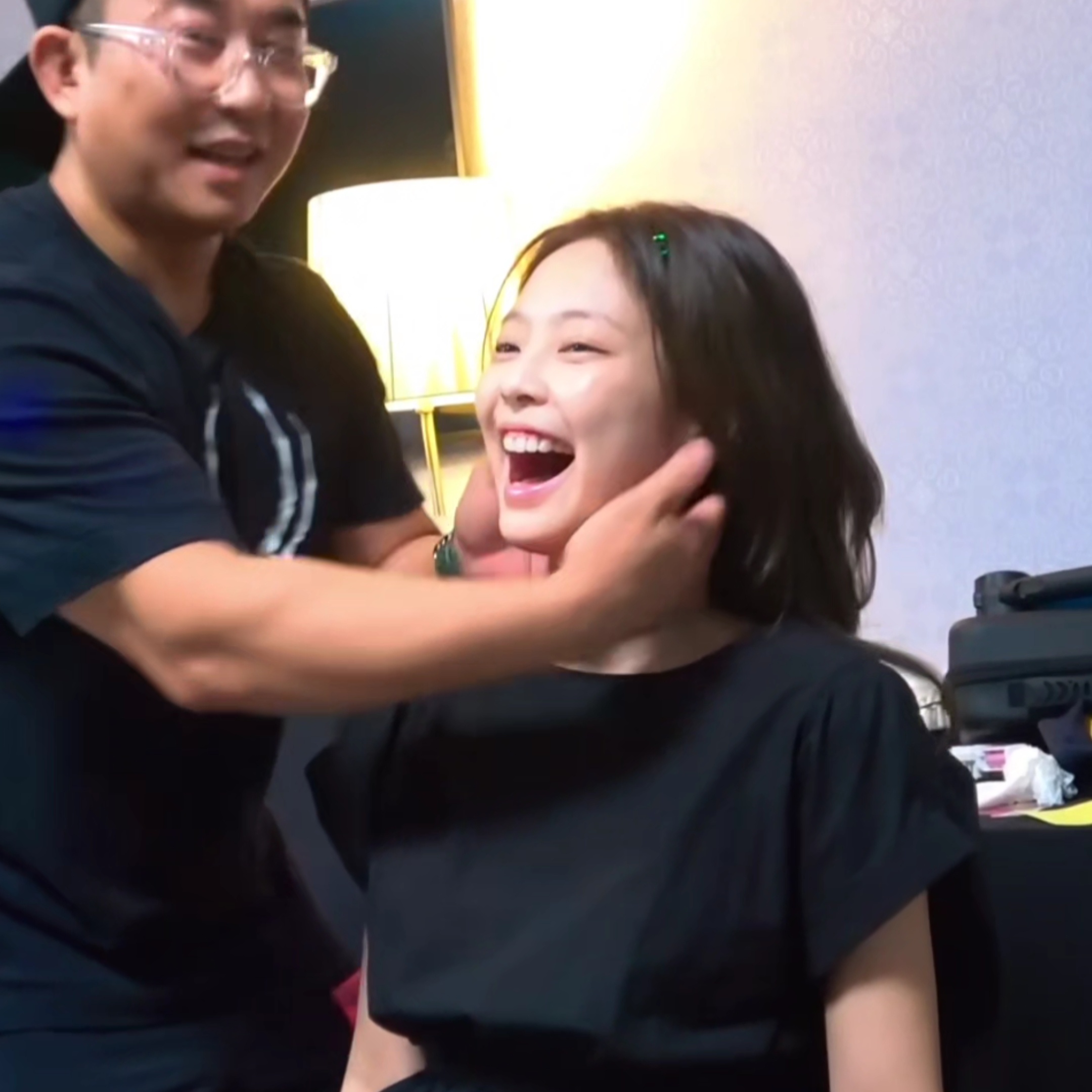 这个小Jennie这么多年真的一点没变😚闹木kiyo!!!!!!! 