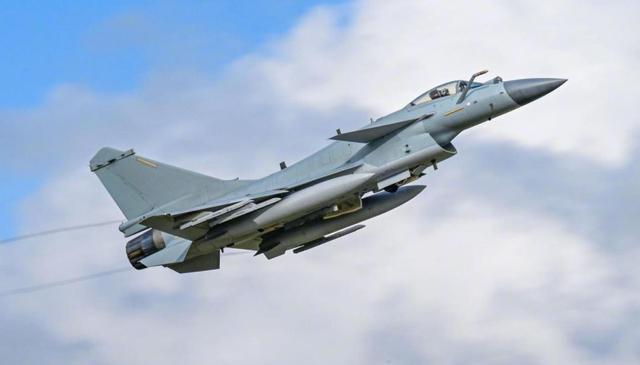 唉！印度就剩下羡慕嫉妒恨了，还是整明白你的光辉战机去吧！小巴再给阿三上一课，让他