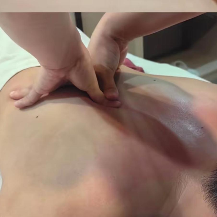 图啥呢？
真的太不值了！
内蒙古一位31岁的哺乳期妈妈，本来靠上门按摩辛苦养家，