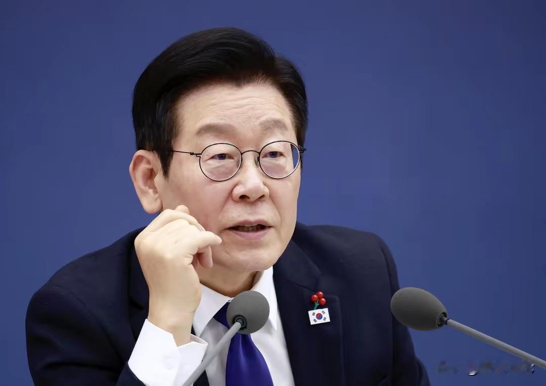 韩国总统李在明再怼以色列。
近日在内阁会议上公开就以色列扣押韩国公民一事提出严厉