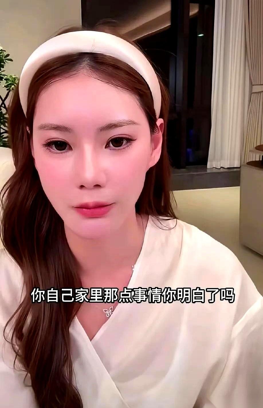 汪小菲这个新媳妇马筱梅，一直给人的感觉，就是脾气好，情绪稳。
直播间里，手机就那