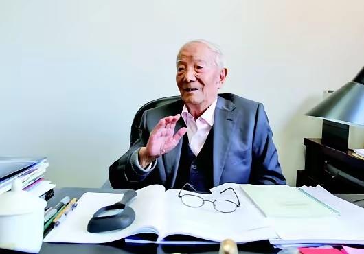 我的天！
大人物怎么扎堆去世？
先是郭兰英和朱公，现竟然又传来噩耗，“两弹一星”