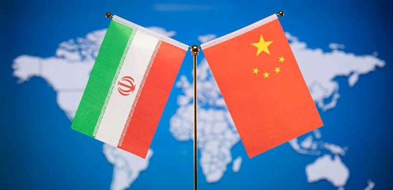 法媒刊文声称，美以联手打在伊朗，痛在北京身上！3月2日，法新社刊文表示，如同美国