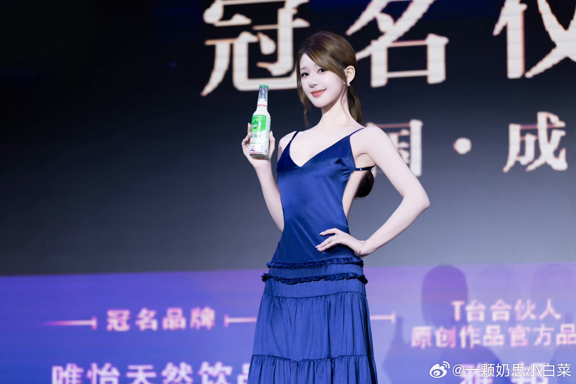 赵露思 /赵露思 /赵露思茉寻全球品牌代言人﻿ ﻿ “你是我跨越山河万里，携带着