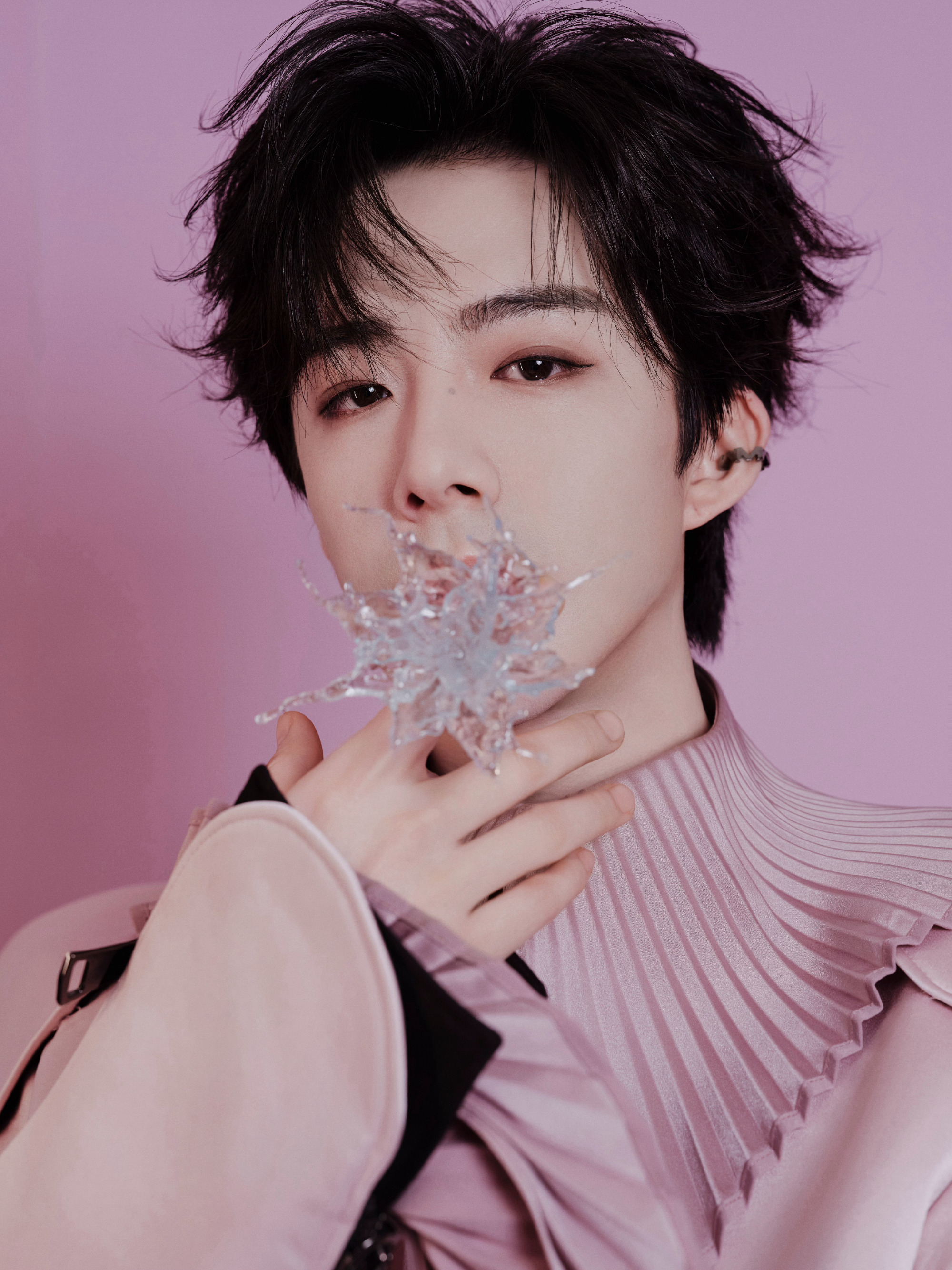 12月31日，跨年晚会，众明星微指一览——❶刘宇宁。❷周深。❸肖战。❹王安宇。❺