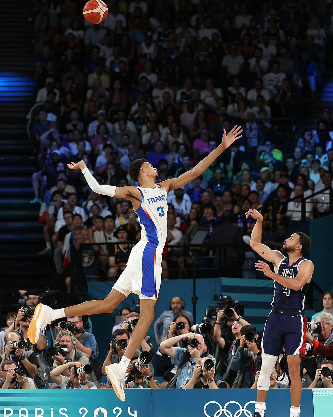 我和我朋友没事聊勇士和库里的未来我一直觉得 联盟肯定为未来的流量考虑 所以东契奇