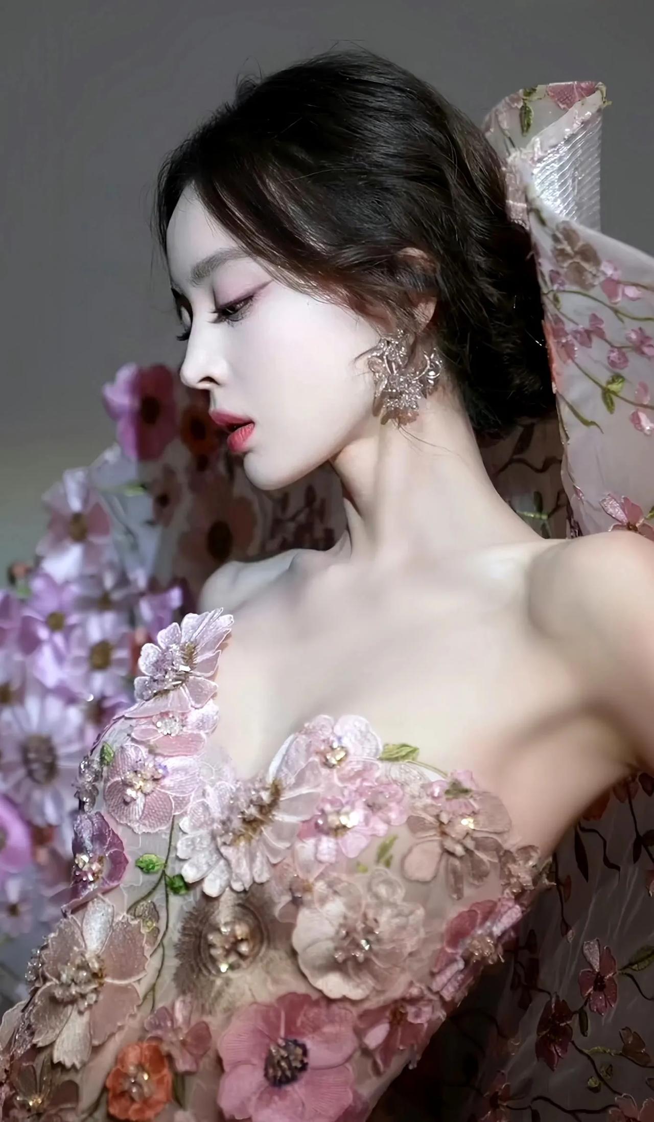 美的垂涎欲滴
晒图笔记大赛古力娜扎的性感照片 古力娜扎的成长经历 娜扎 古力娜扎
