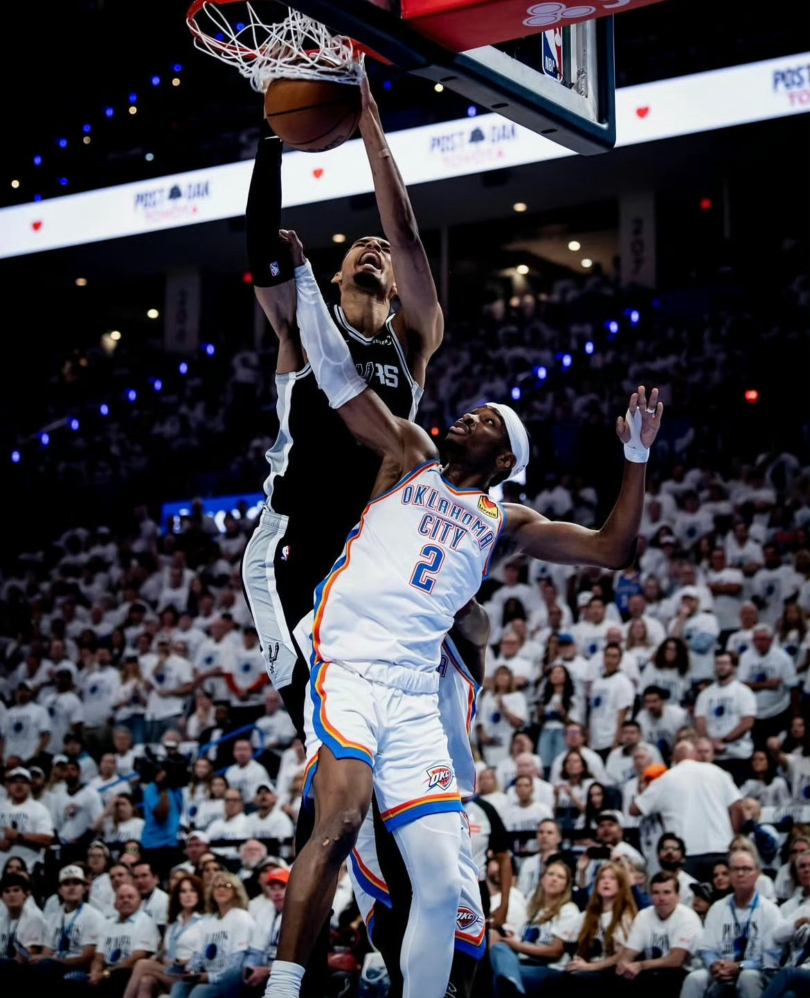 NBA官宣新赛季揭幕战将在北京时间10月21日开启🔛三场比赛分别是：绿军VS活