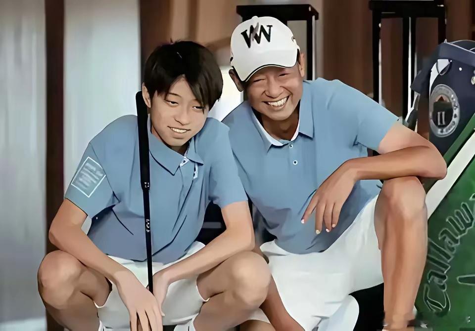 60岁王志文与17岁儿子同框，五官复制却似爷孙 ​​​