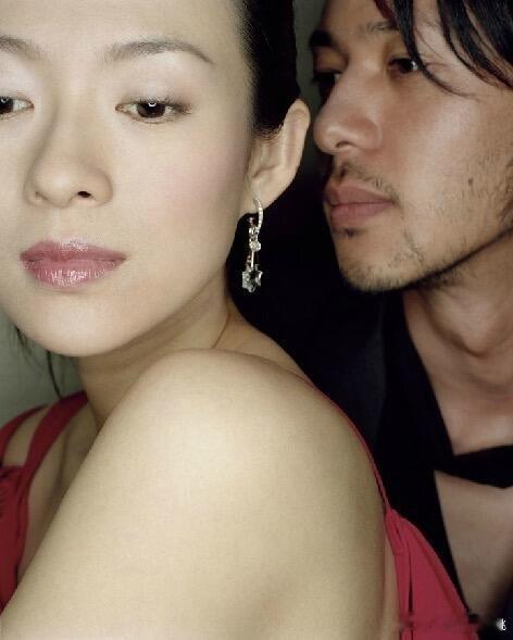 2005年，章子怡和小田切让为铃木清顺《狸御殿》宣传。 ​​​