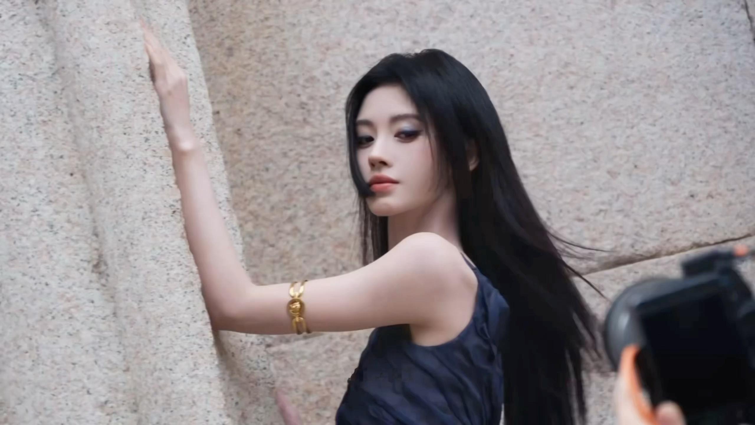 看见此女要叫什么 就这么钓得我神魂颠倒鞠婧祎 ​​​
