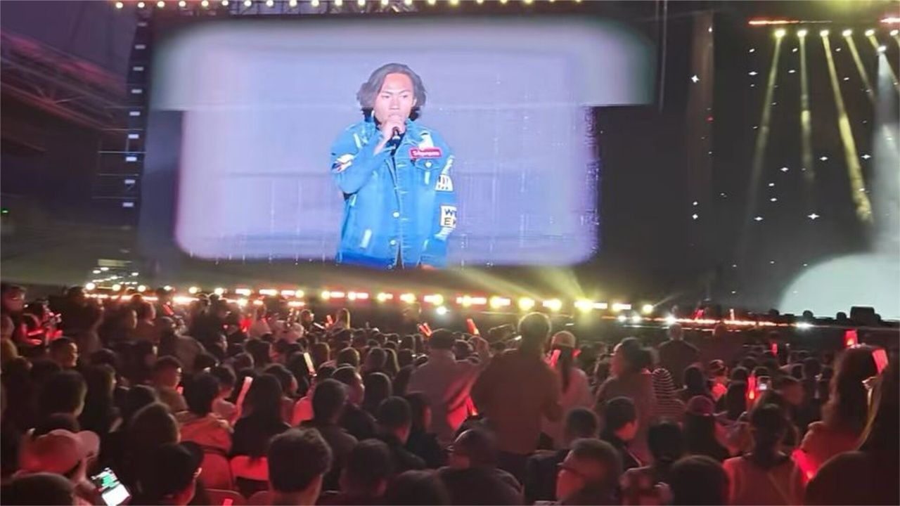 侯浪包头救场封神：2小时无提词器无嘉宾，