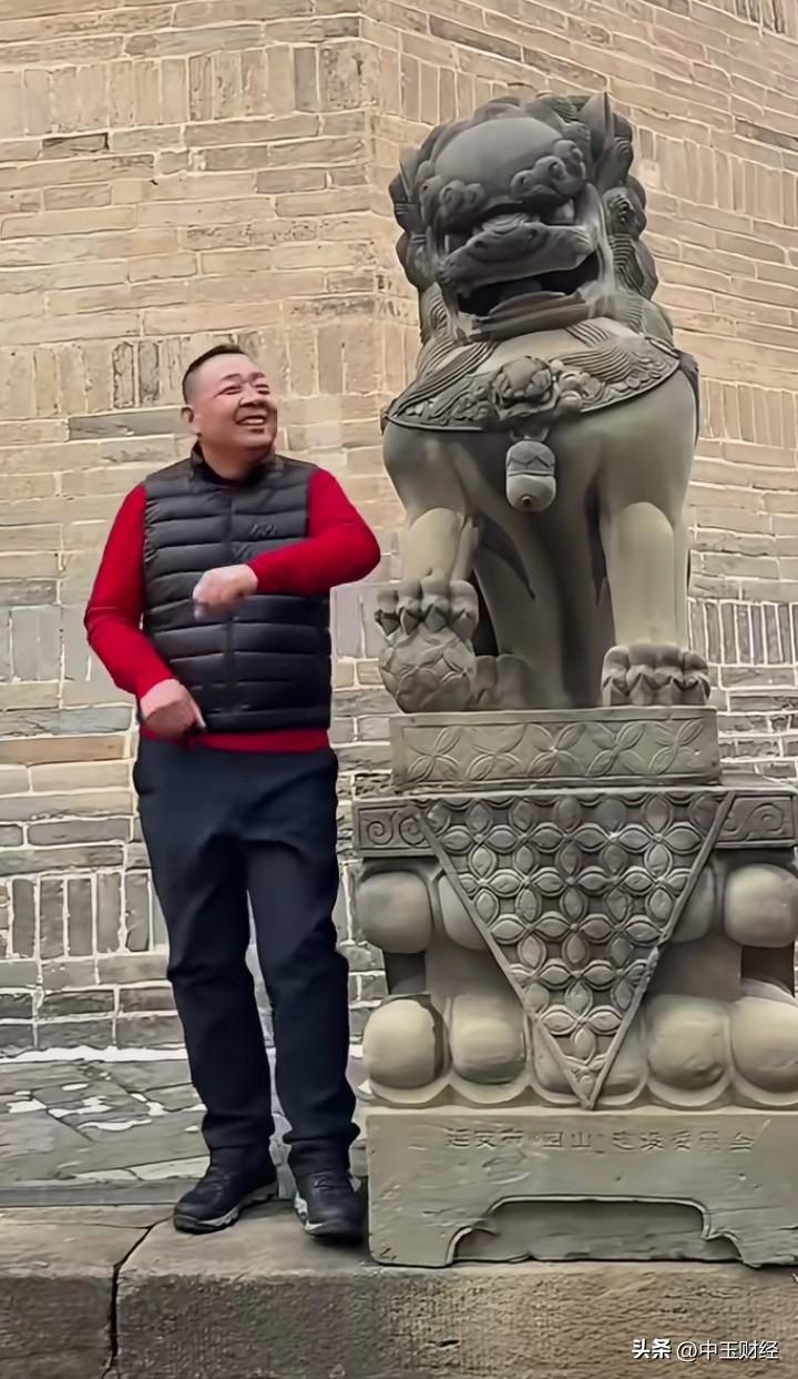 于东来云游，不治疗！放松心态，笑看人生！

于东来这心态，不把自己局限在传统老板