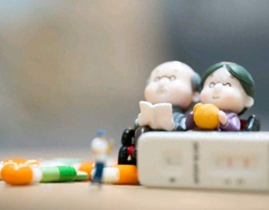丁克15年，53岁丈夫突然想要孩子：中年婚姻的致命危机
