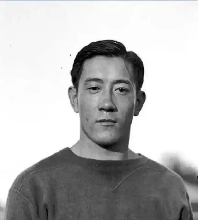 1932年，张学良赞助给刘长春8000大洋，让他去参加洛杉矶奥运会，坐了22天的