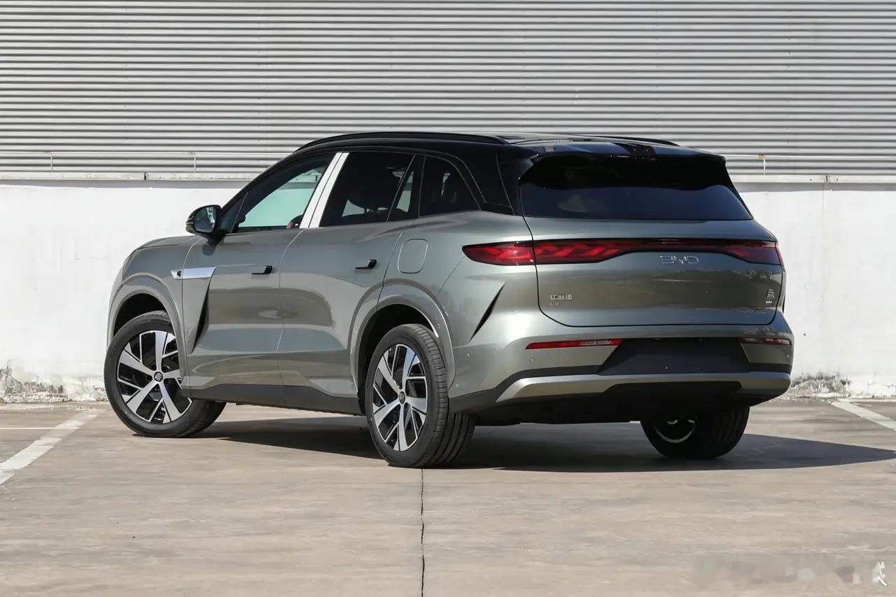 网上传大唐 EV 要上市了，唐 L 就准备停产去清库存，还打算出口到海外卖。销量