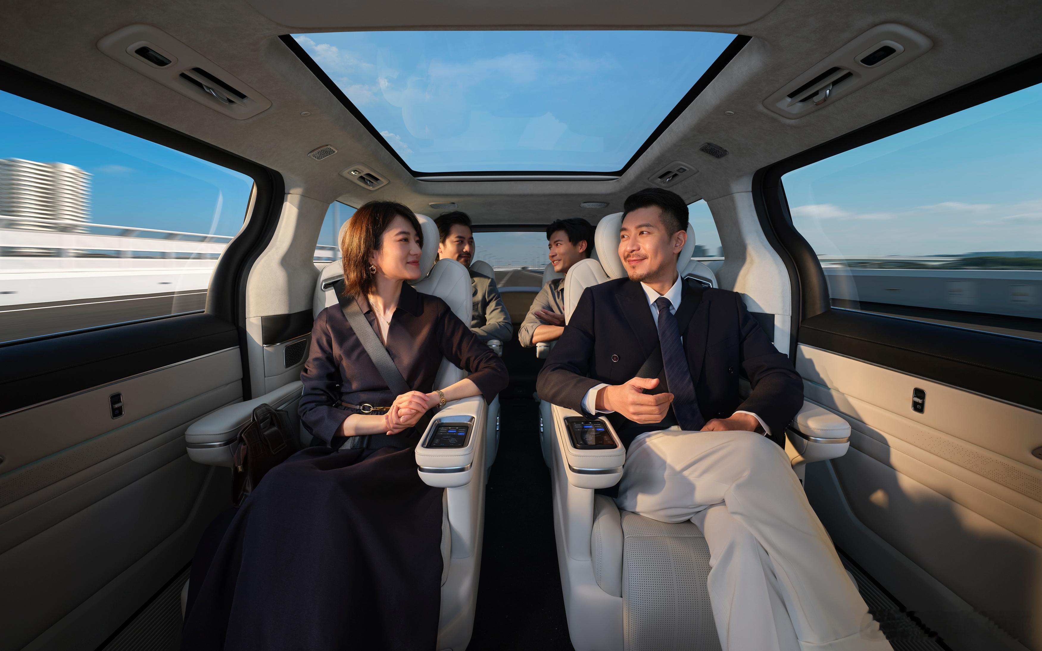 吉利银河V900预售价31.98万元起 若想让家庭出行既舒适又安心，吉利银河V9