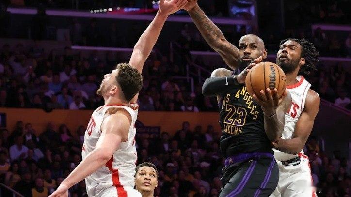 nba篮球 休斯顿火箭目前坐镇主场，这场比赛关键在于他们能否把年轻阵容的冲击力转