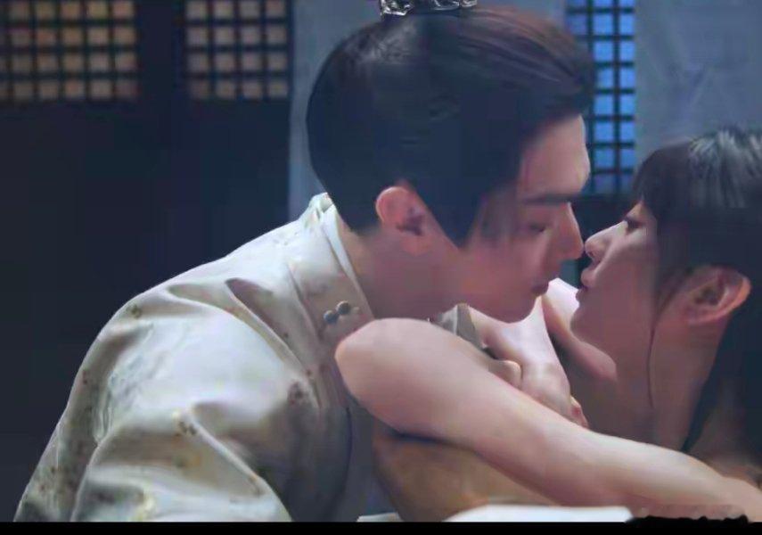 《子夜归》：灵魂互换后的奇妙“孕事”自从得知武祯怀孕，灵魂与武祯互换的梅逐雨就开