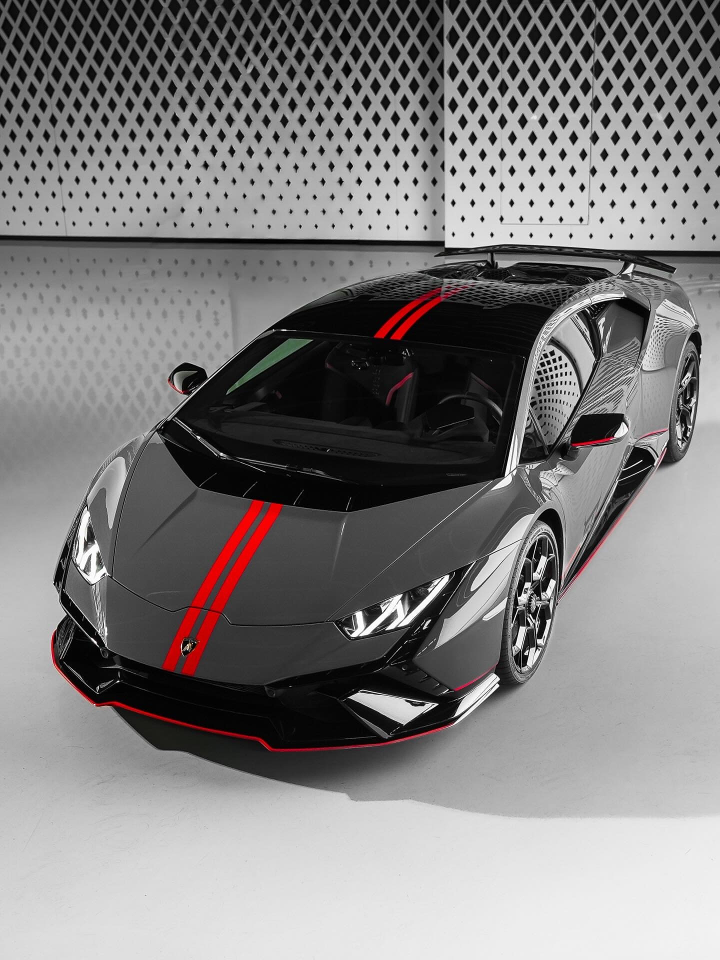 一款像武器一样精心打造的超级跑车。兰博基尼 Huracán Tecnica。兰博