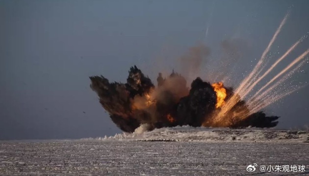 乌克兰武装部队空降突击部队第77独立空降机动第聂伯河旅的士兵，对位于哈尔科夫州博
