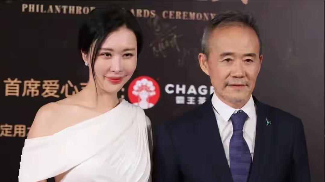 你不再是我的大笨笨
你不再是我的小甜田
王石和小田的事，当初有多甜蜜，现在就有多