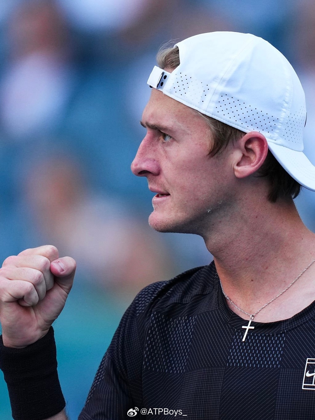 一觉醒来发现科达终于打出代表作三盘力克阿尔卡拉斯，第十次挑落TOP10，首次拿下