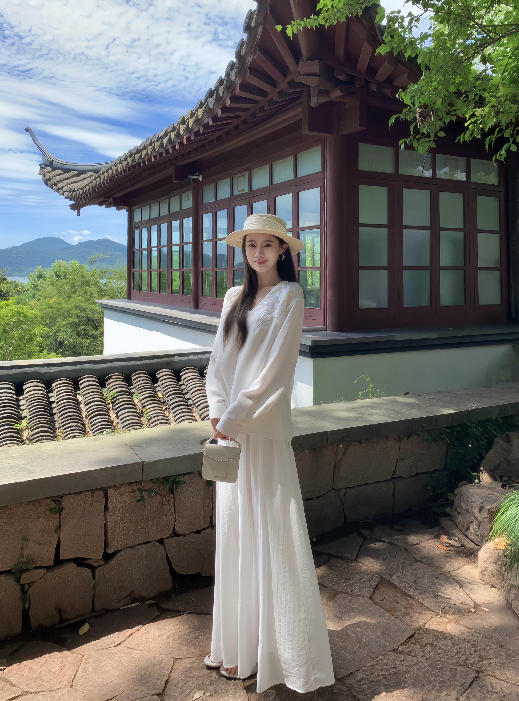 世间本无常青之木 忽觉吾之所爱 亦非良人