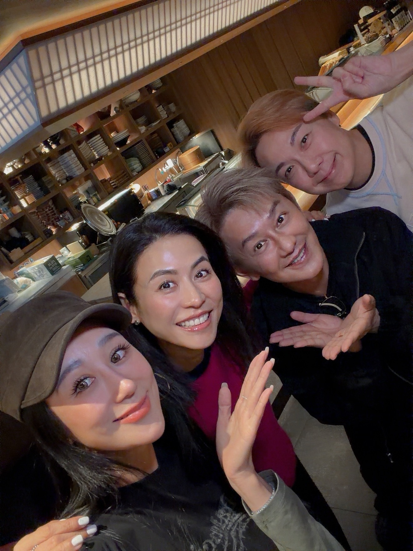 宣萱和陈浩民夫妇聚餐 