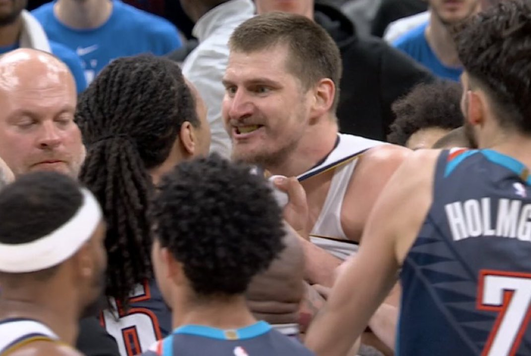 约老师的怒目的冲击力挥之不去约基奇怒目圆瞪约基奇怒了雷霆掘金冲突