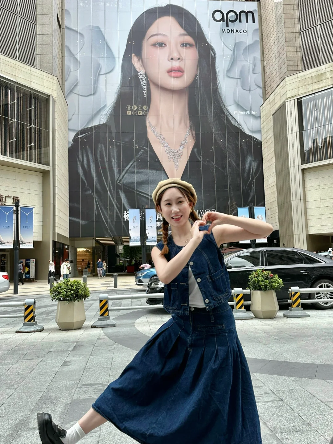 上海！！被杨紫巨幅地广霸屏…紫妹好美😭！！