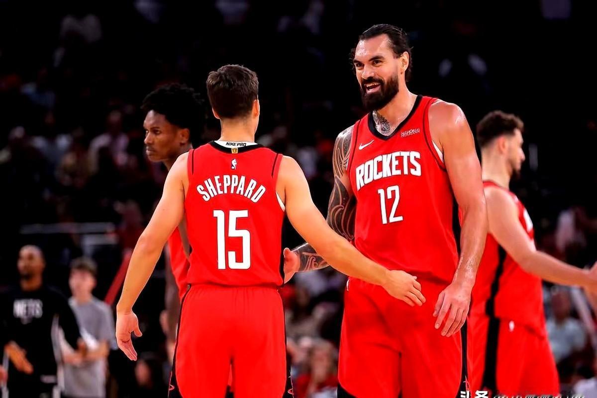 火箭这篮板球，简直是明抢啊。

场均61.5个总篮板，全联盟第一。进攻篮板率41