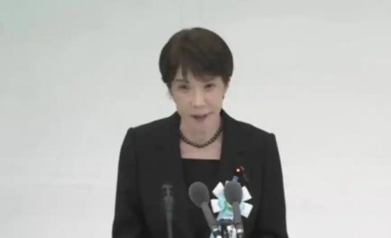 当中方直接将其定性为“战犯神社”，日本顿陷尴尬之境。日本政府不敢反驳供奉战犯这一