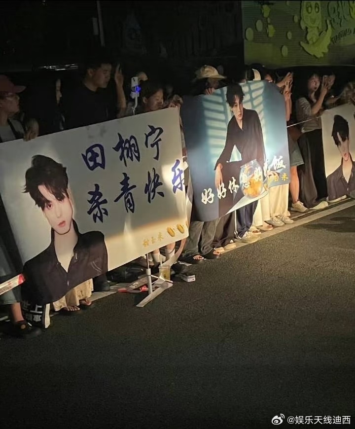栩你渝生 雷朋 cpf只在梓渝音乐节贴脸舞双人旗,给tl的却是单人应援看出来领嗑