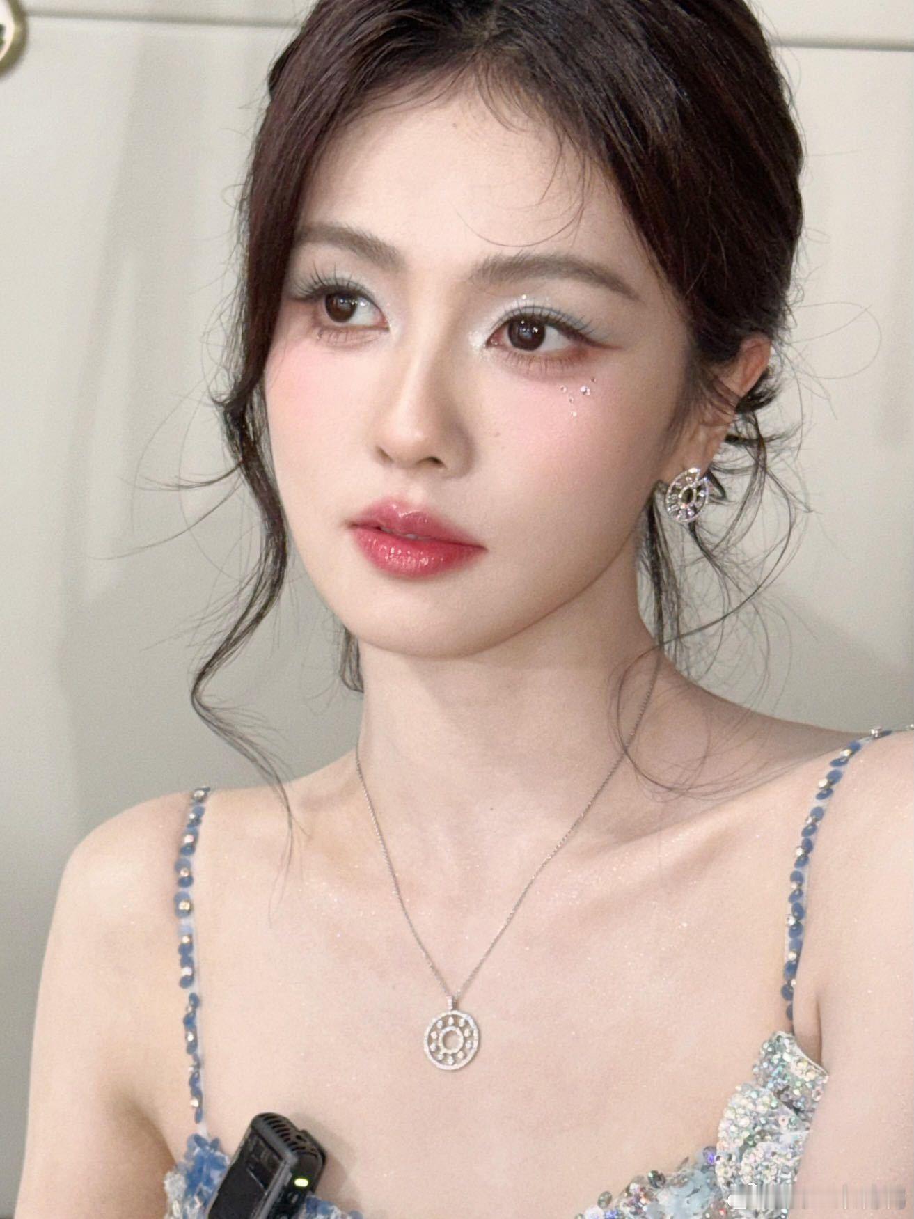 白鹿用六个多来安利莫离 追剧团现场白鹿美到我失语…她说 《 莫 离 》值得多看几
