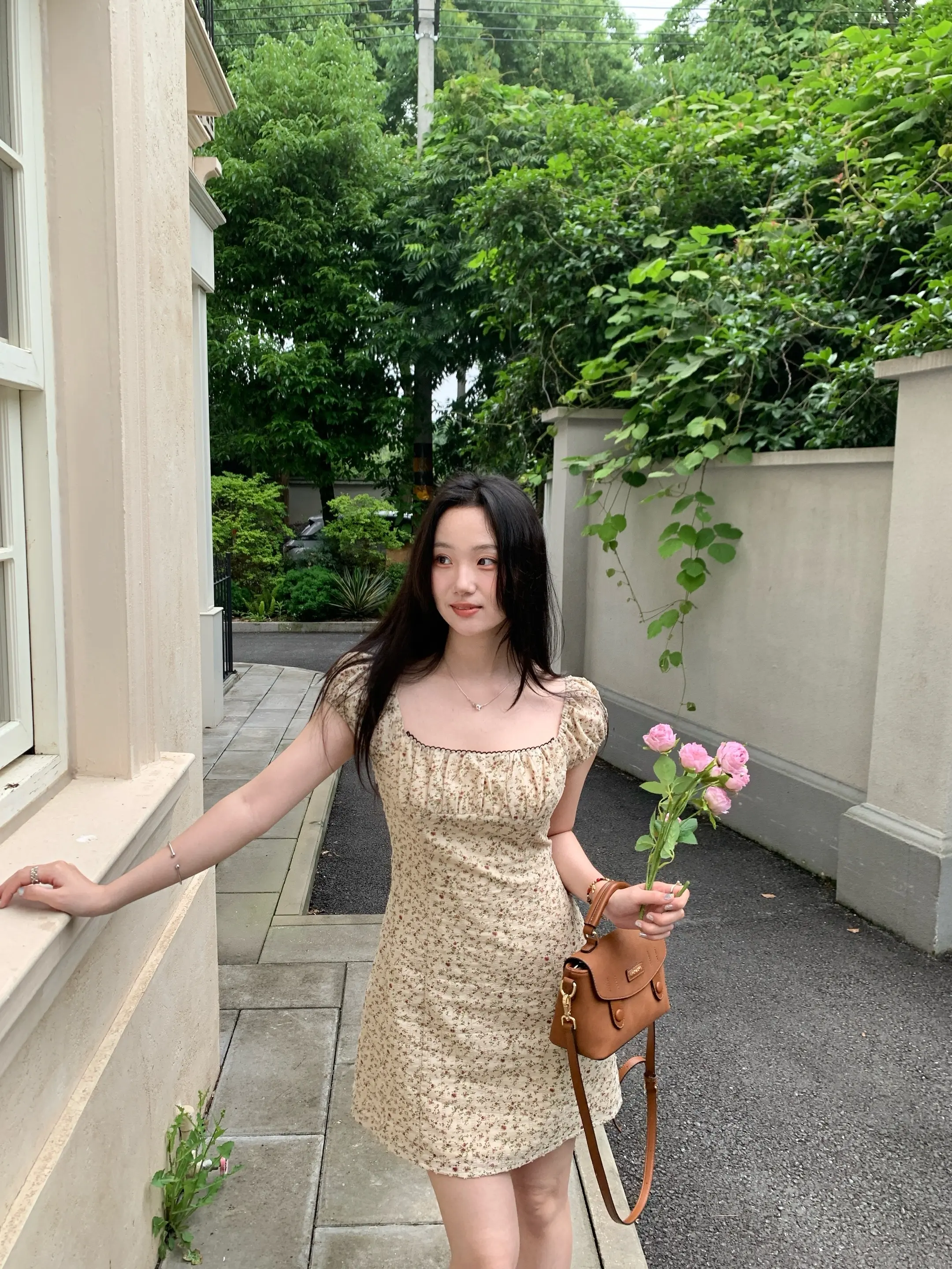 韩系多巴胺碎花裙look☀️。碎花连衣裙➕白色袜子➕玛丽珍 韩系碎花多...
