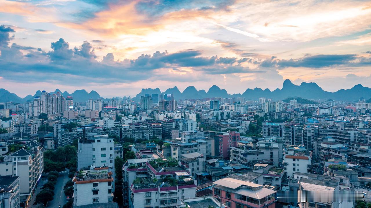 桂林夕阳西下

断肠人在天涯雨后桂林美