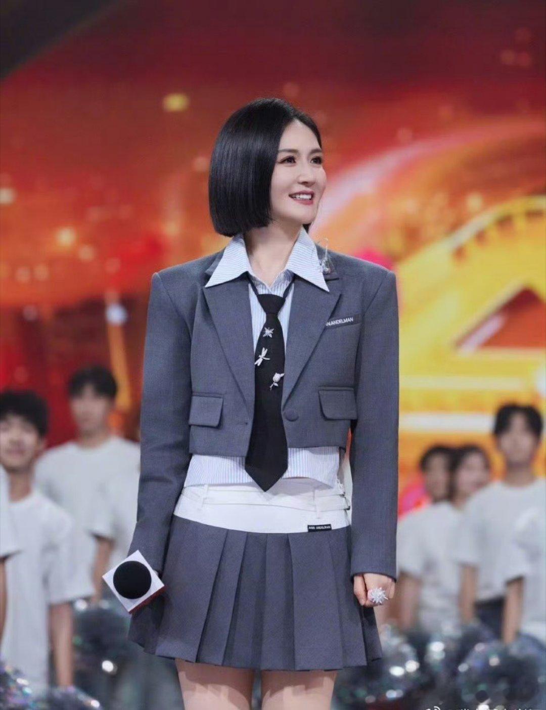 谢娜不敢相信我要主持央视中秋晚会真的不敢相信，谢娜要去央视主持中秋晚会啦！从湖南