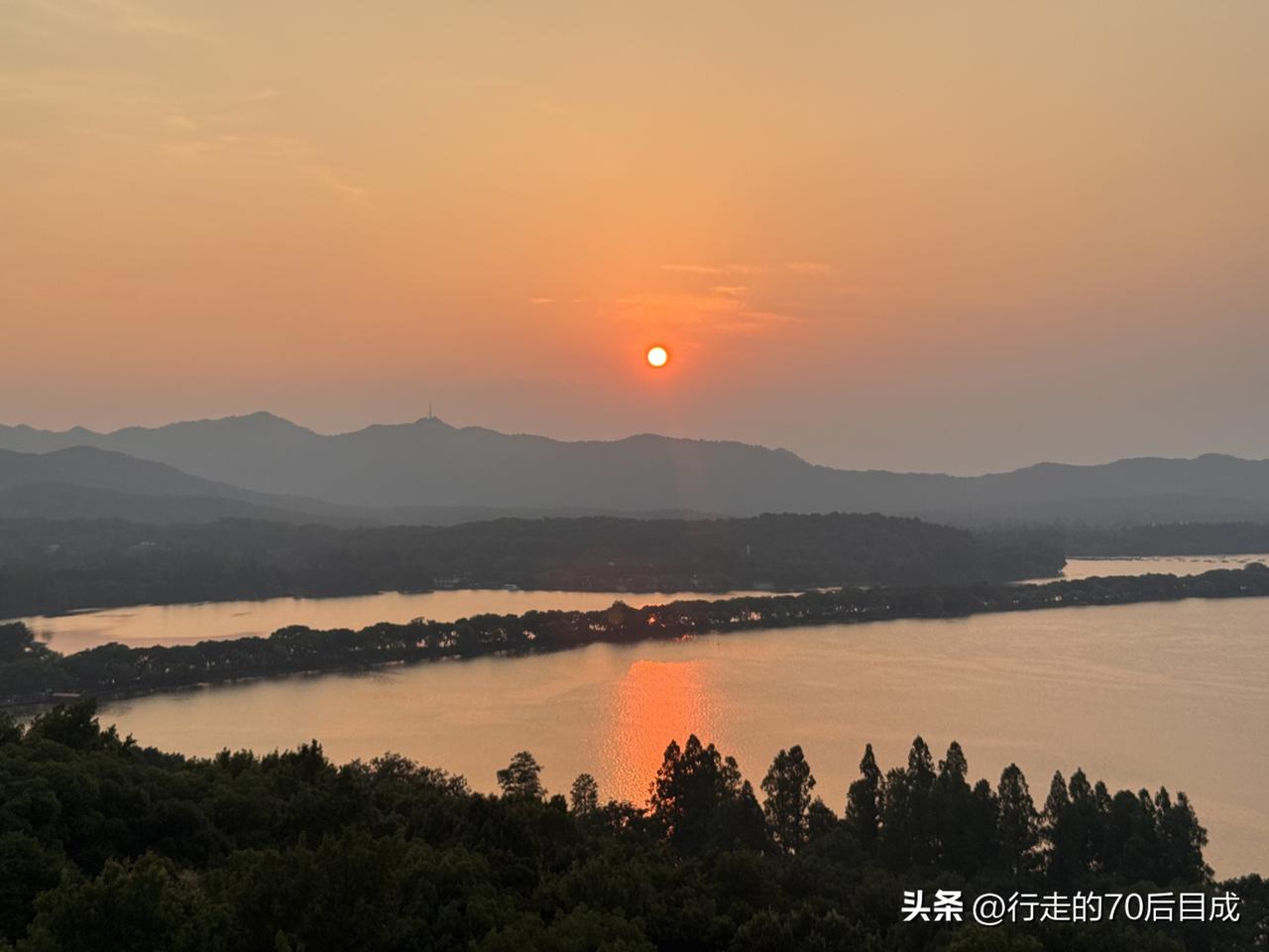五十怎样，六十又何妨？年龄只是数字，我们活着的终极目的是吃好喝好玩好[爱慕]。