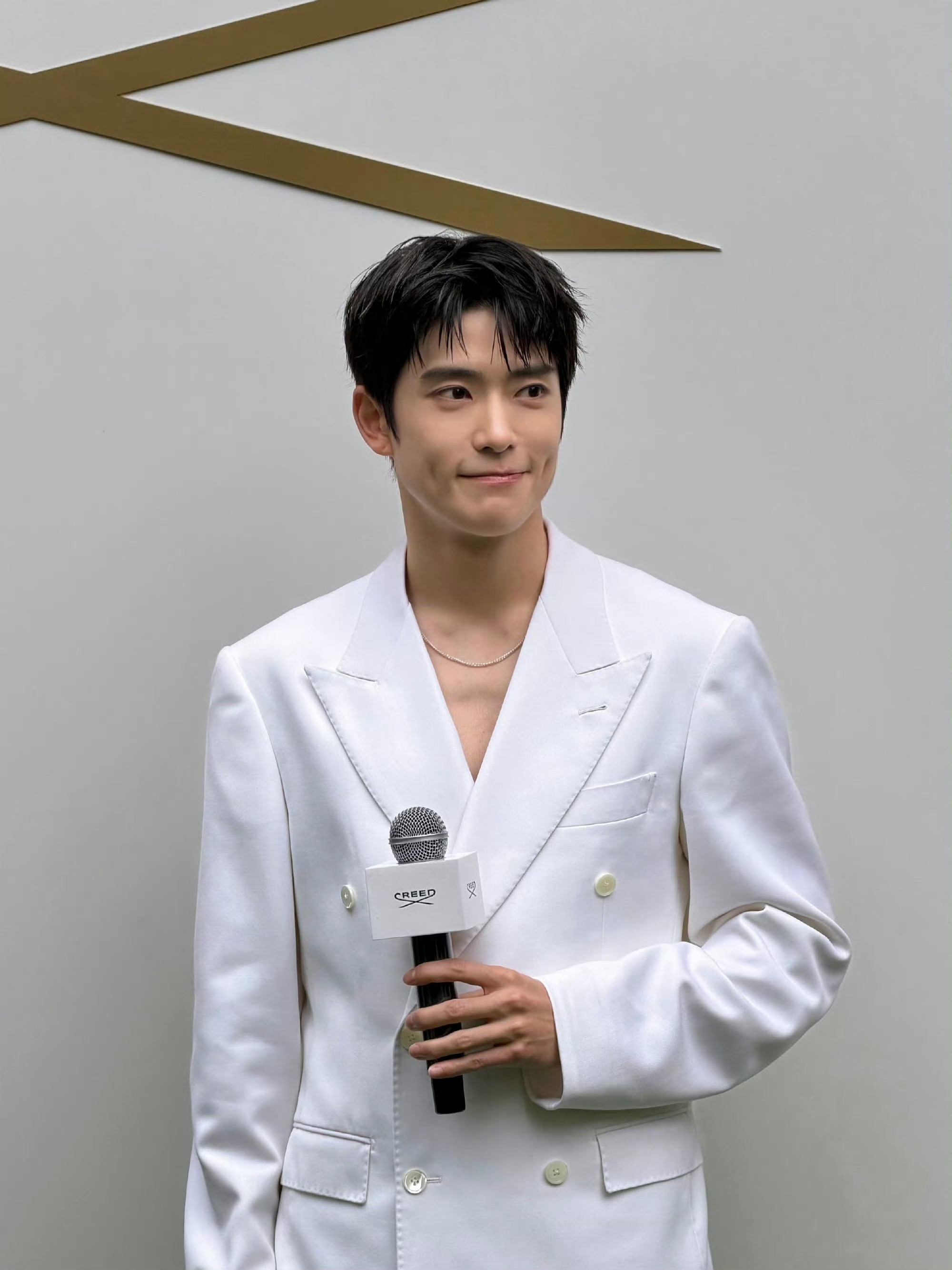 韩星最近上海来得好勤，快成首尔分部了，这位白哥是郑在玹  ，因为Creed 来的