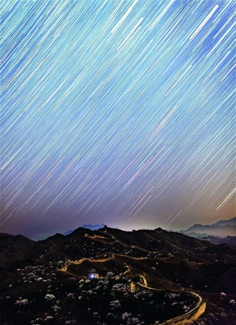 长城上好像下雨了，不是杏花微雨