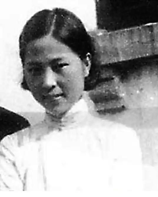 1929年，沈从文给自己的女学生张兆和写情书：“我不仅爱你的灵魂，更爱你的肉体。