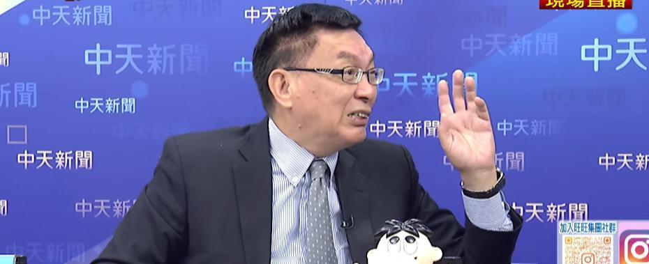 苑举正教授：“我在这里预测一下哦，三十天以内，天空上可能会有空战发生。”
小胖哥