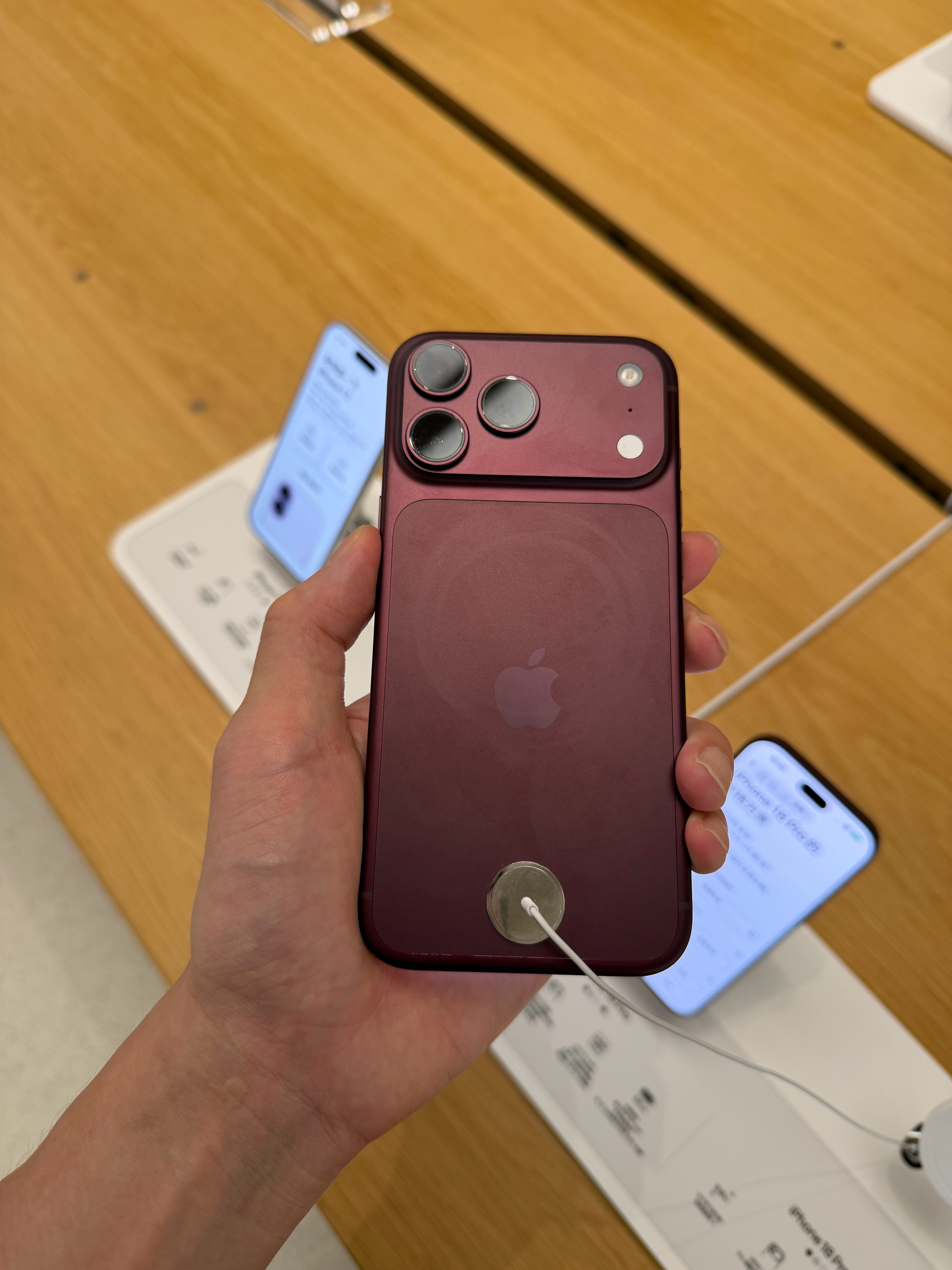 iPhone 18 Pro新机颜色逐个看，你更喜欢哪一款的颜色？苹果[超话] ​