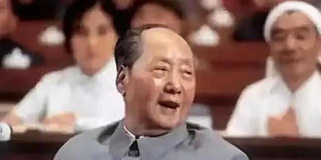 1981年，有人想动手否定毛主席，胡乔木提出不再称“毛主席”，改叫“毛泽东”，但