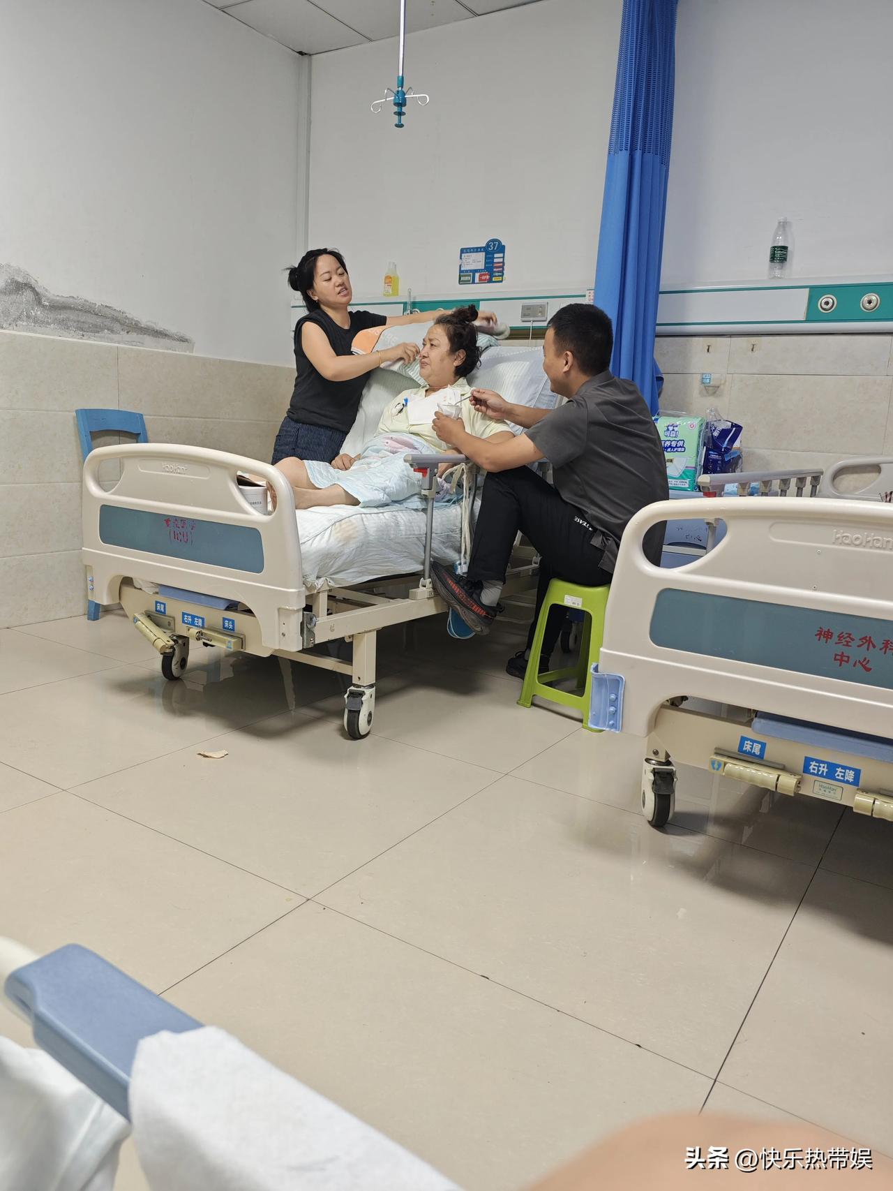 老人生病，尤其是脑溢血，半瘫，对于一个家庭来说真的是毁灭性打击
最近真的太忙了，