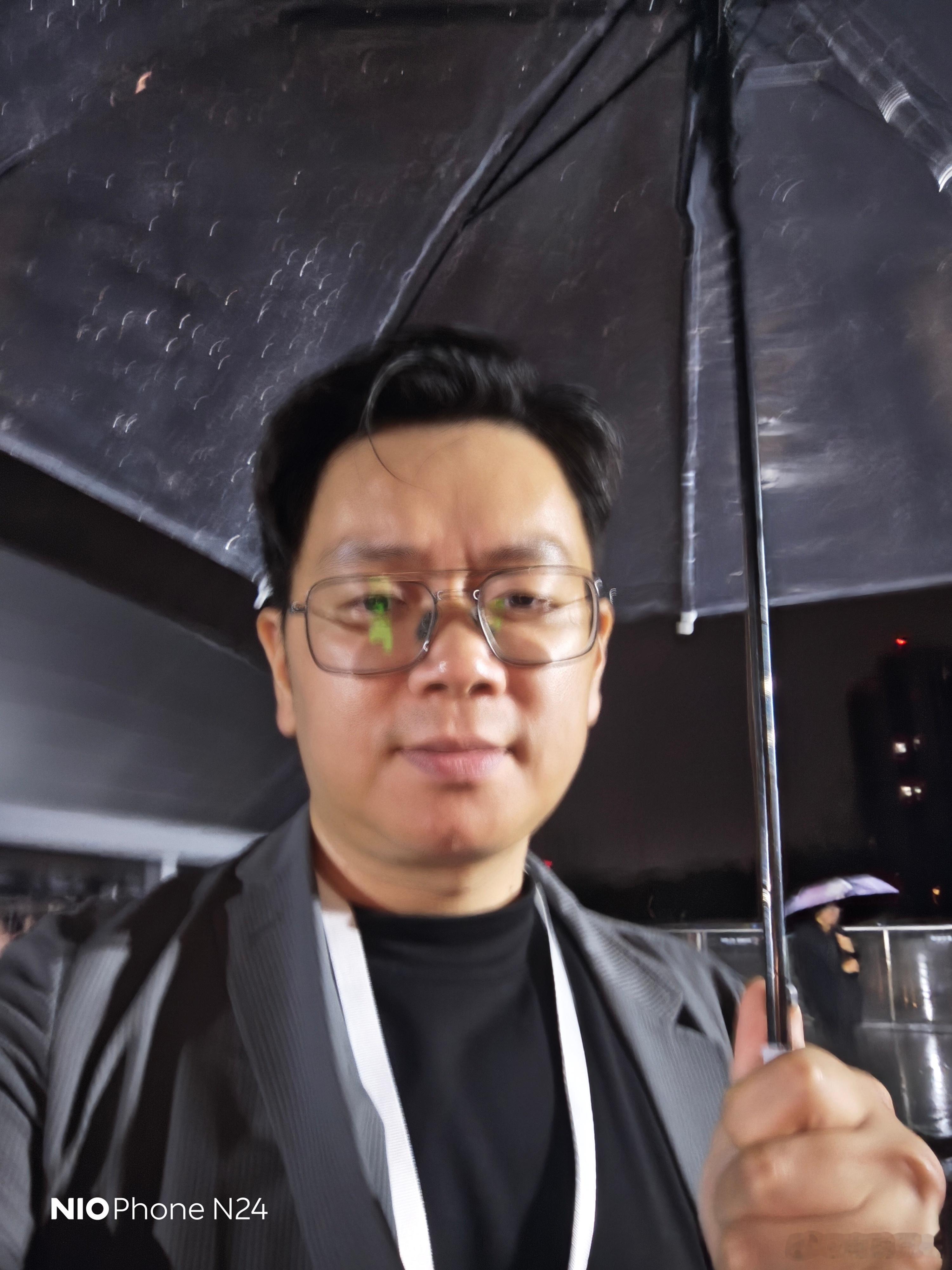 出会场很大的雨，今天是个好日子，这个52.8万起售价非常沉稳，完全符合我的预期。