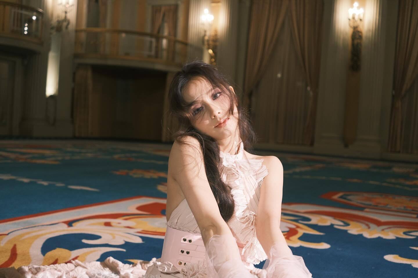 Jisoo ins更新🌷 ​​​
